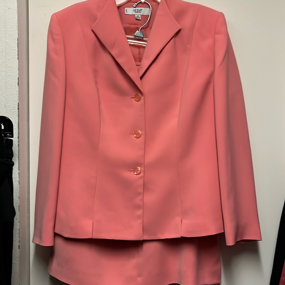 Le Suit Essentials size 14P Skirt Suit Color Peach